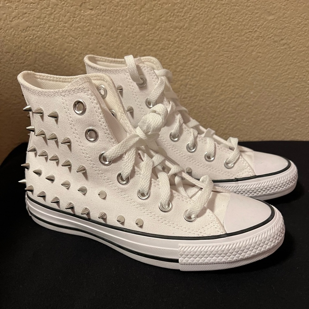 Converse Women’s Chuck Taylor All-Star Stud High Top Size 6 NEW WITHOUT BOX